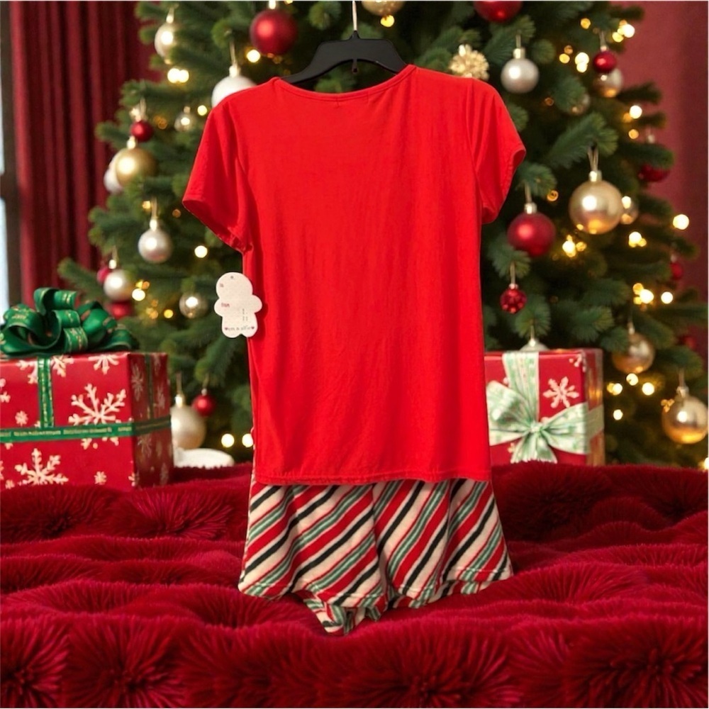 Em & Alfie Two Piece Christmas PJ Short Set
Size Large - Picture 3 of 9